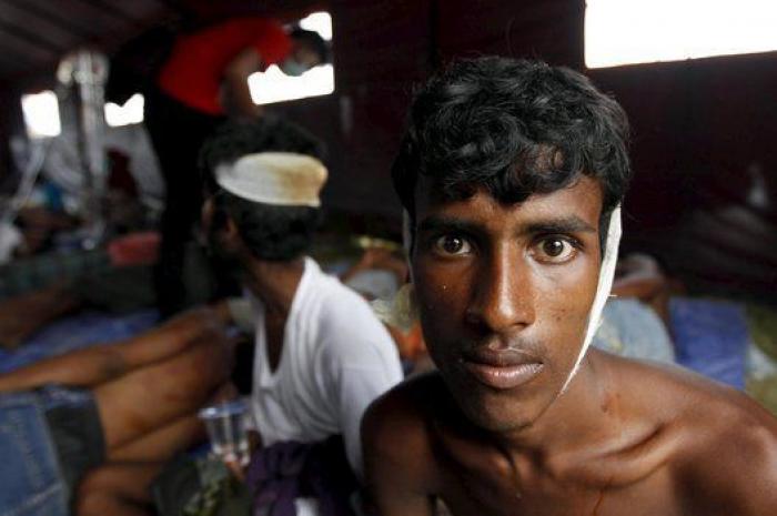 185 migrantes rohingyas consiguen llegar a Indonesia tras un mes a la deriva en una patera