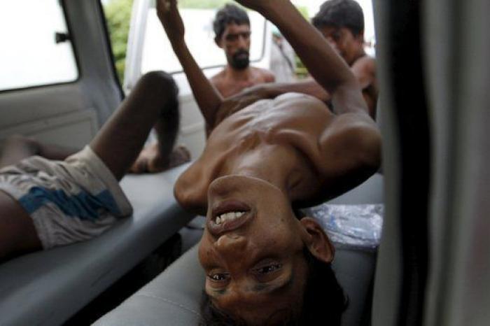 185 migrantes rohingyas consiguen llegar a Indonesia tras un mes a la deriva en una patera