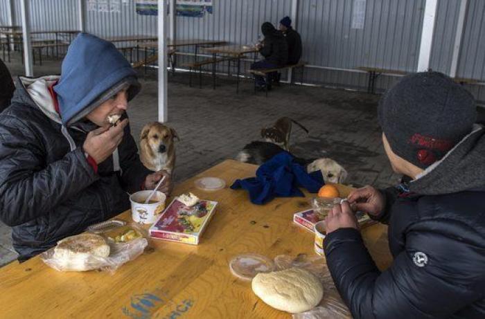 El crudo invierno se ceba con los miles de refugiados atrapados en el este de Europa