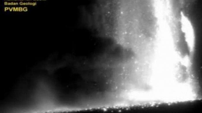 Entra en erupción el volcán Anak Krakatau, que en 2018 causó 439 muertos