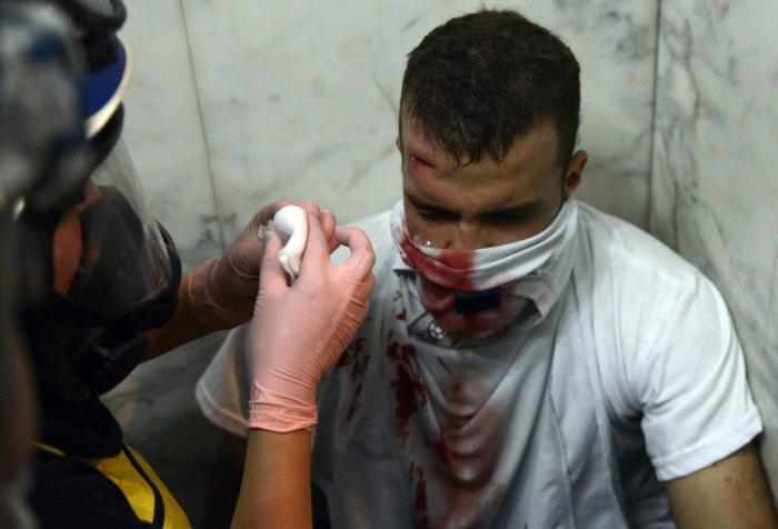 Willy Toledo revienta contra Miguel Bosé: "Explota a mujeres pobres y compra bebés a la carta"