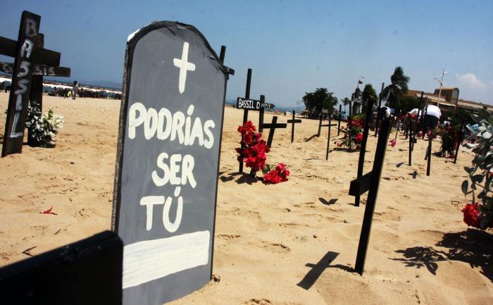 Willy Toledo revienta contra Miguel Bosé: "Explota a mujeres pobres y compra bebés a la carta"