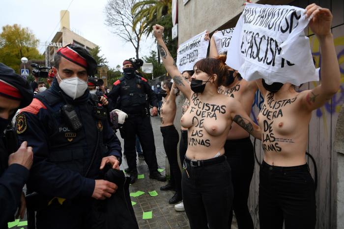 Los diputados de ERC, CUP y Junts abandonan el pleno en el turno de Vox