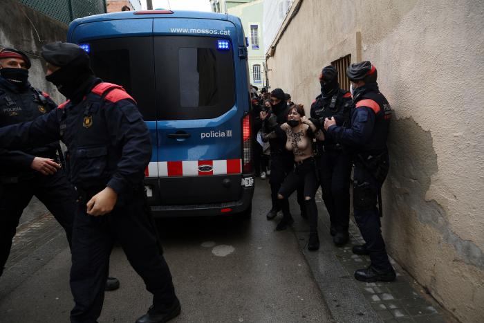 Los diputados de ERC, CUP y Junts abandonan el pleno en el turno de Vox