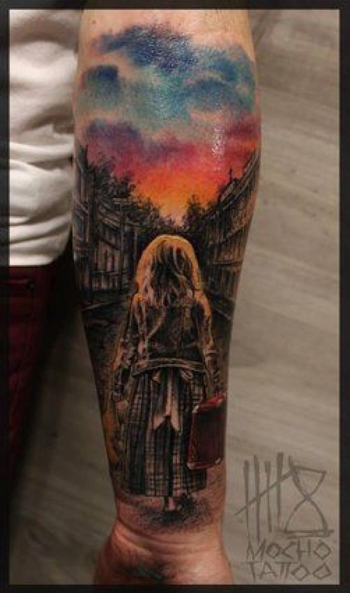 Revienta Twitter con la conversación de su hermana explicando el tatuaje que quiere hacerse