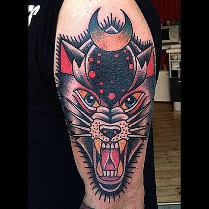 Revienta Twitter con la conversación de su hermana explicando el tatuaje que quiere hacerse