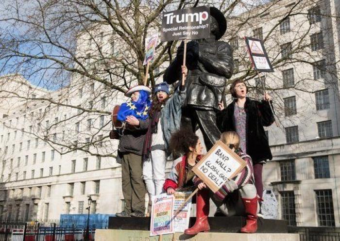 Trump responde a la polémica: "Desvelé información a Rusia porque tengo derecho a ello"