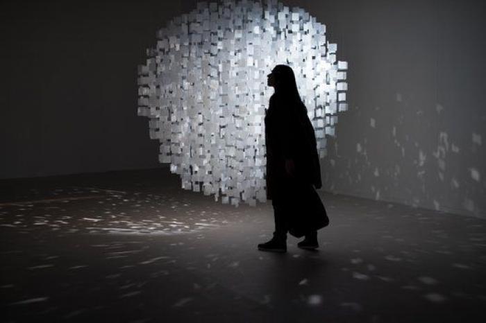 Ifema manda retirar de ARCO la obra de Santiago Sierra 'Presos Políticos'