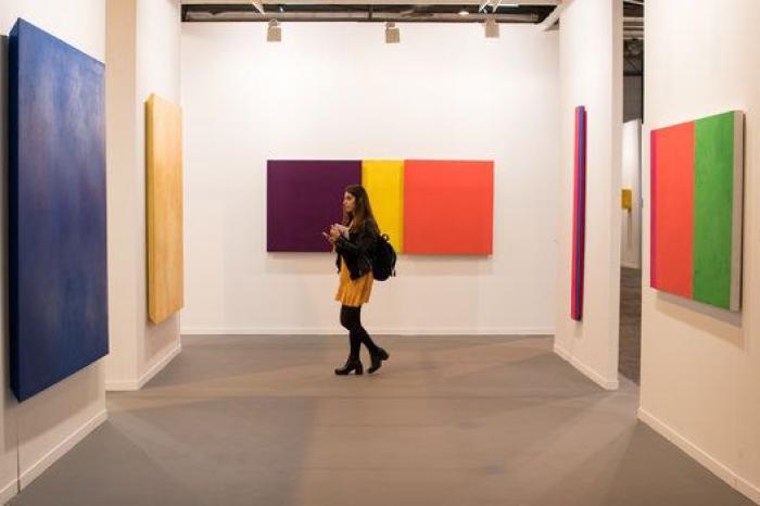 Ifema manda retirar de ARCO la obra de Santiago Sierra 'Presos Políticos'