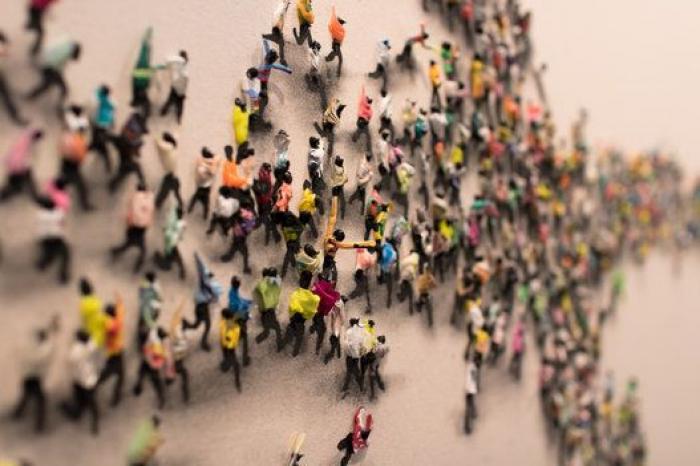 Ifema manda retirar de ARCO la obra de Santiago Sierra 'Presos Políticos'