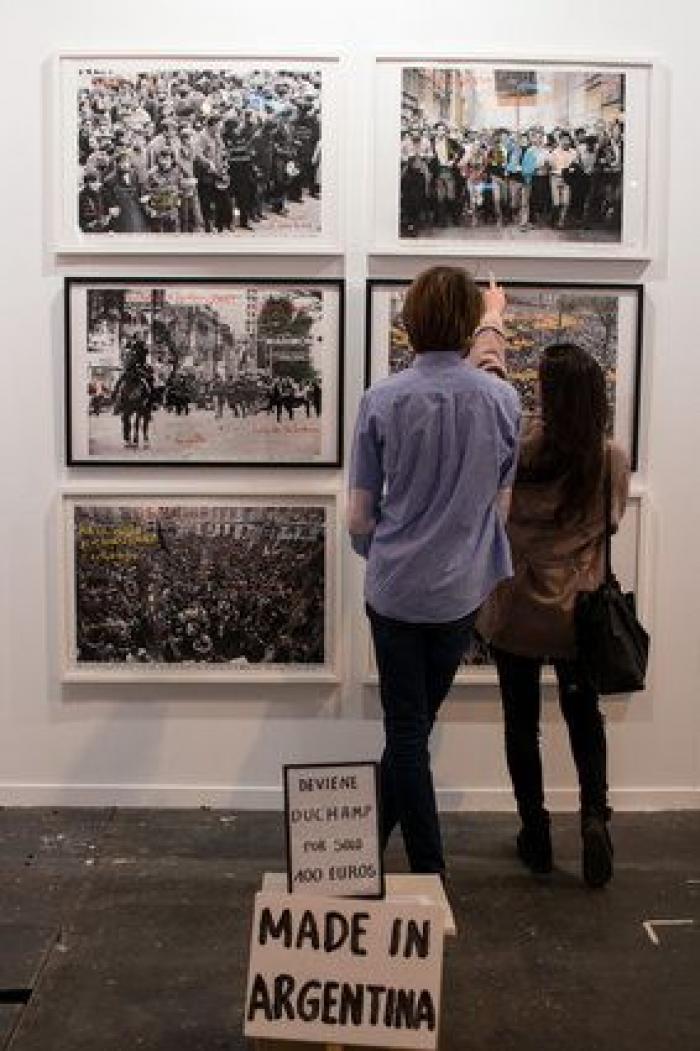 Ifema manda retirar de ARCO la obra de Santiago Sierra 'Presos Políticos'