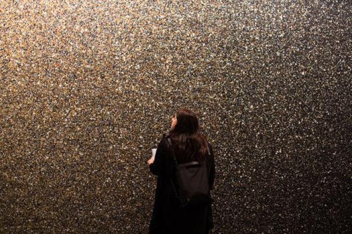 Ifema manda retirar de ARCO la obra de Santiago Sierra 'Presos Políticos'