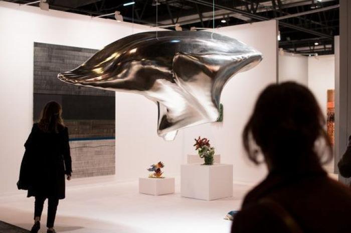 Ifema manda retirar de ARCO la obra de Santiago Sierra 'Presos Políticos'