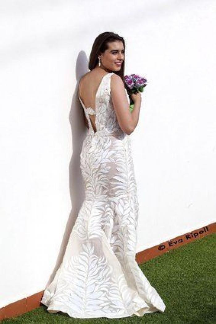 Vestidos de novia DIY: diseños hechos con guantes, vasos y botellas de plásticos