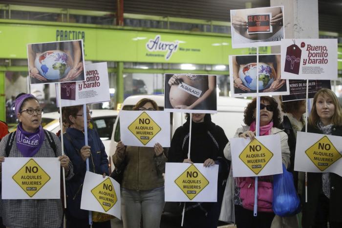 Protesta feminista en Madrid contra la feria de gestación subrogada