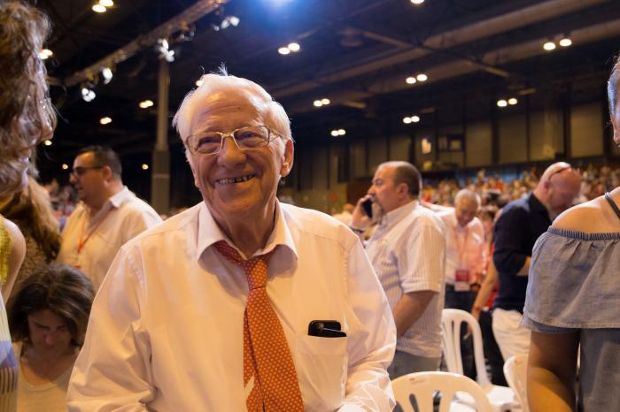 La entronización de Sánchez: Guns N' Roses, 'millennials', el padre Ángel y Paloma Segrelles