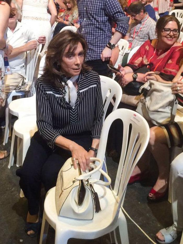 La entronización de Sánchez: Guns N' Roses, 'millennials', el padre Ángel y Paloma Segrelles