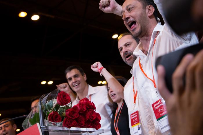 La entronización de Sánchez: Guns N' Roses, 'millennials', el padre Ángel y Paloma Segrelles