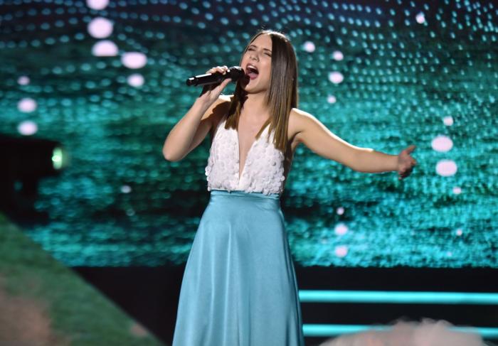 Una exconcursante de 'Operación Triunfo' sorprende con una foto en 'topless' y este mensaje político