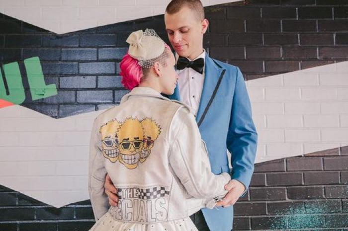 19 novias que triunfaron al combianar su vestido con una chaqueta de cuero