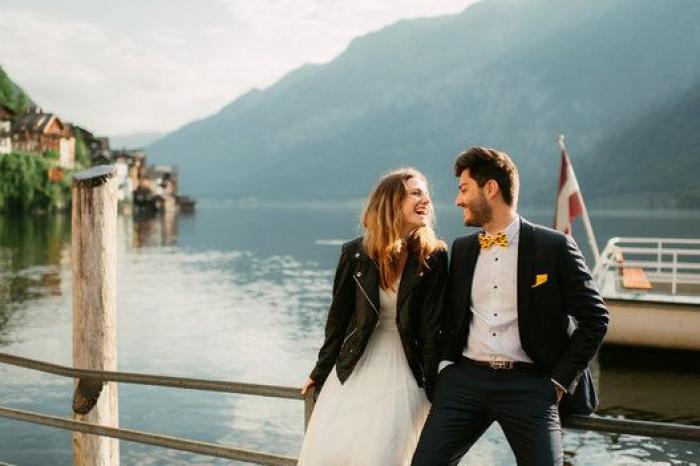 19 novias que triunfaron al combianar su vestido con una chaqueta de cuero