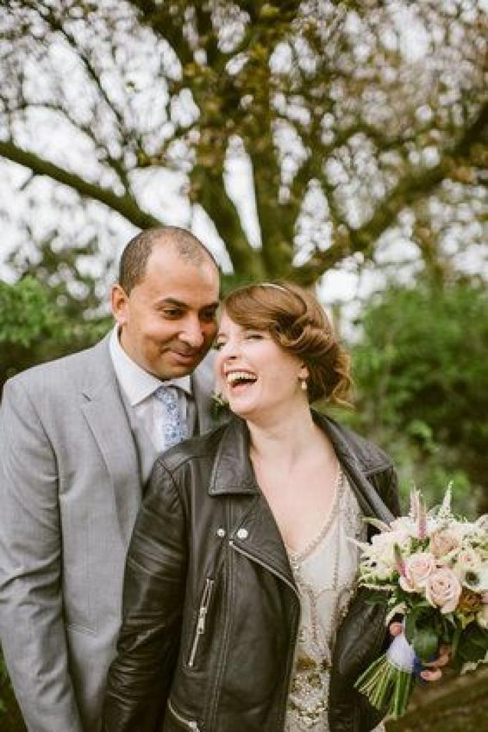 19 novias que triunfaron al combianar su vestido con una chaqueta de cuero