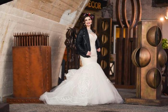 19 novias que triunfaron al combianar su vestido con una chaqueta de cuero