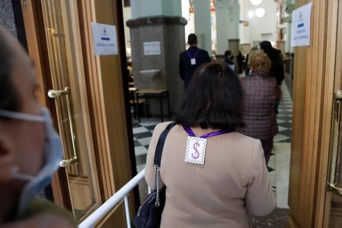 Indignación por las imágenes vistas frente al Cristo de Medinaceli en Madrid a tres días del 8M
