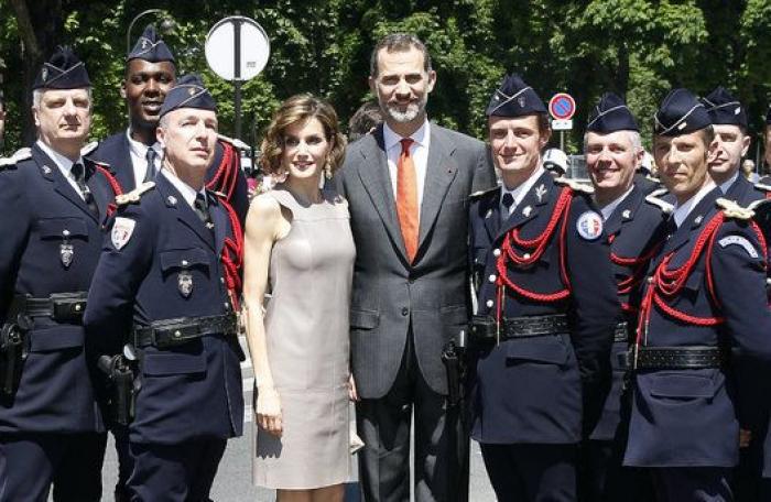 La policía china impidiendo un suicidio, la feria del caballo en Appleby y otras fotos del jueves