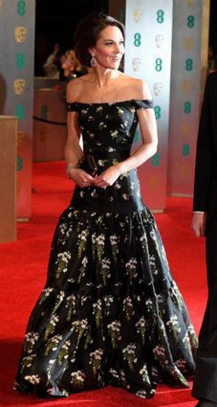 Todos los vestidos de la alfombra roja de los Bafta 2017