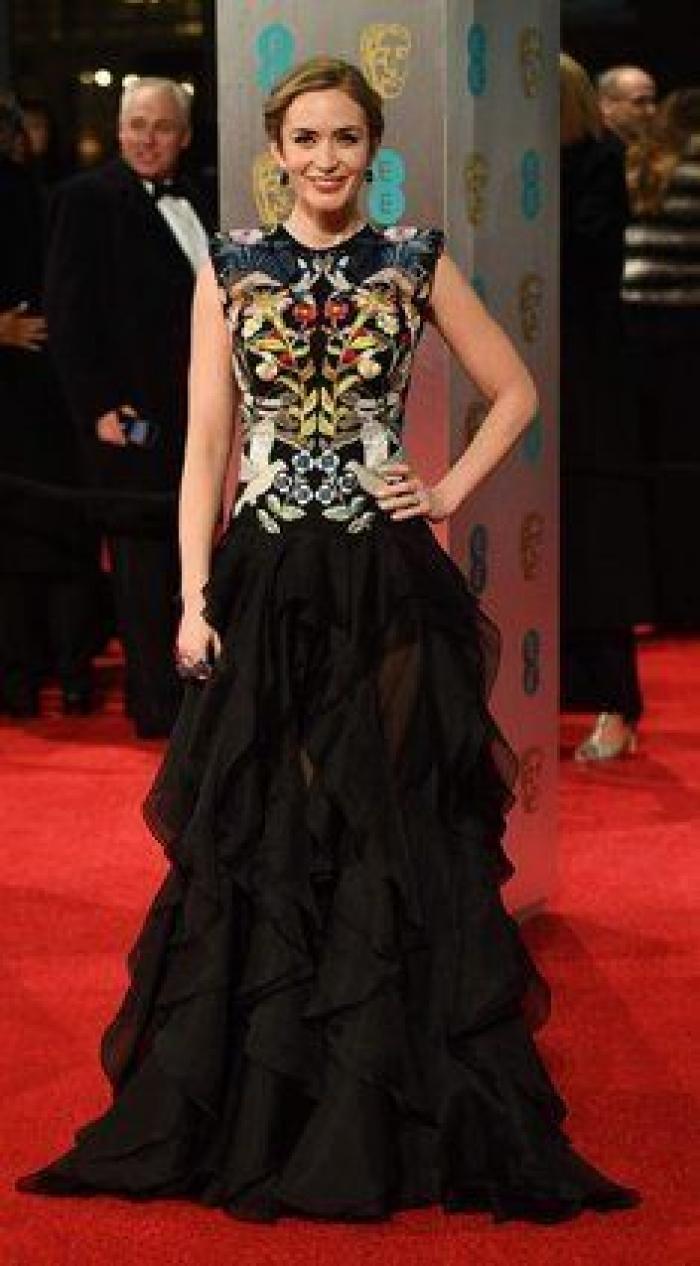 Todos los vestidos de la alfombra roja de los Bafta 2017