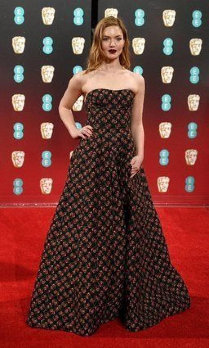 Todos los vestidos de la alfombra roja de los Bafta 2017