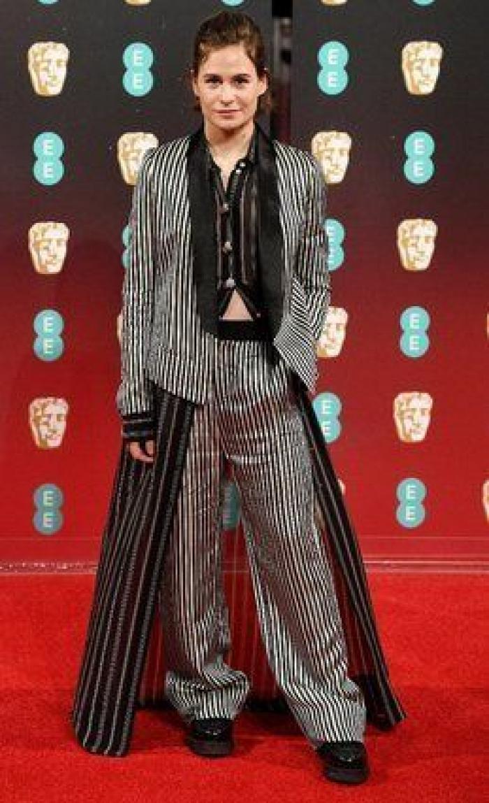 Todos los vestidos de la alfombra roja de los Bafta 2017