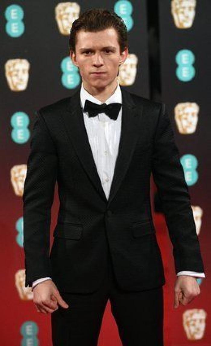 Todos los vestidos de la alfombra roja de los Bafta 2017