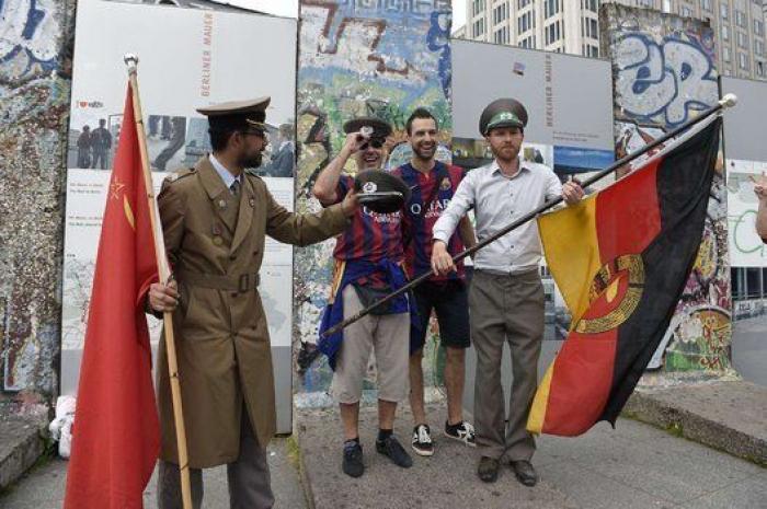 Las aficiones de Barça y Juve toman Berlín en un ambiente de hermandad