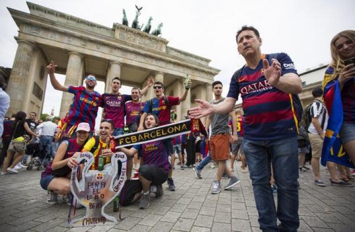 Las aficiones de Barça y Juve toman Berlín en un ambiente de hermandad