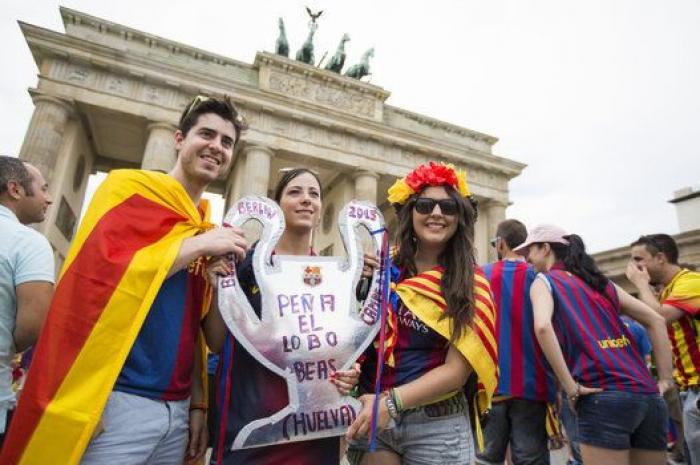 Las aficiones de Barça y Juve toman Berlín en un ambiente de hermandad