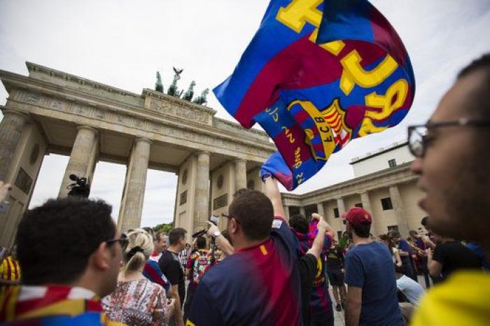 Las aficiones de Barça y Juve toman Berlín en un ambiente de hermandad