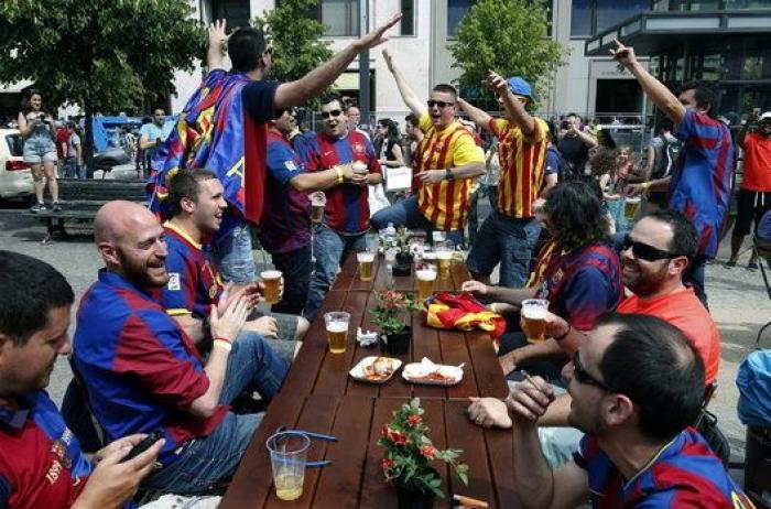 Las aficiones de Barça y Juve toman Berlín en un ambiente de hermandad