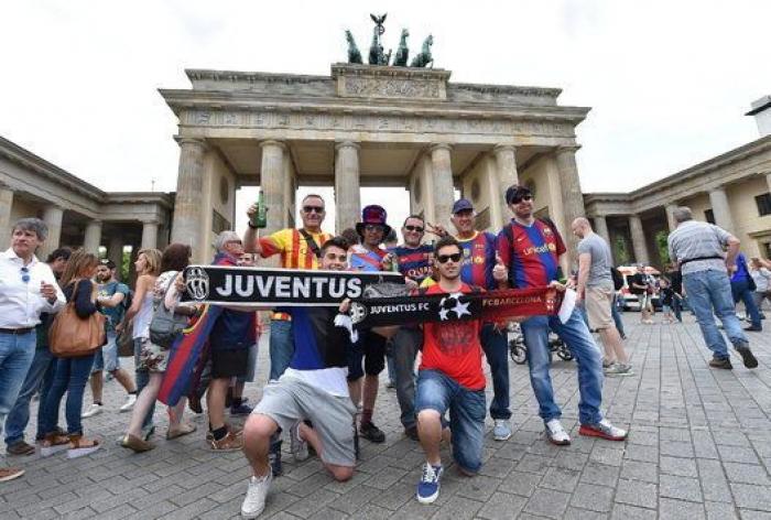 Las aficiones de Barça y Juve toman Berlín en un ambiente de hermandad