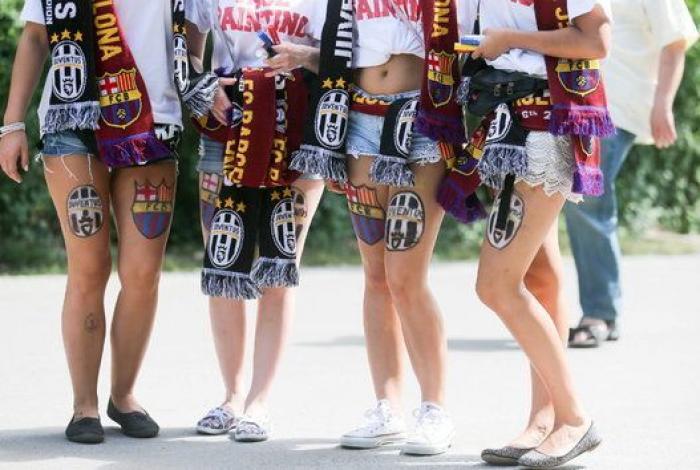 Las aficiones de Barça y Juve toman Berlín en un ambiente de hermandad