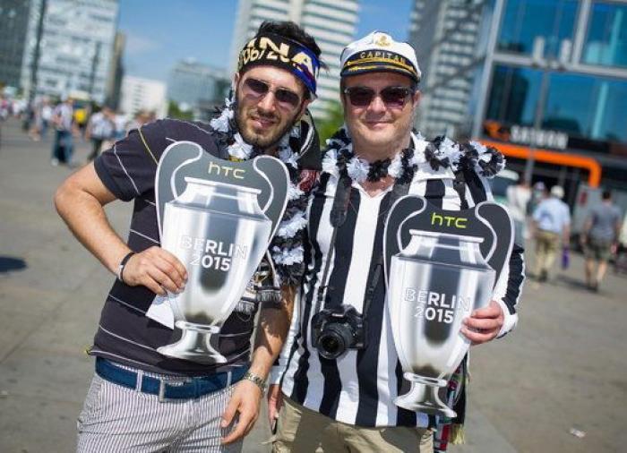Las aficiones de Barça y Juve toman Berlín en un ambiente de hermandad