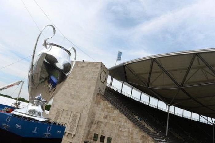 Las aficiones de Barça y Juve toman Berlín en un ambiente de hermandad