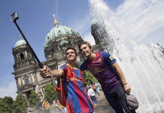 Las aficiones de Barça y Juve toman Berlín en un ambiente de hermandad
