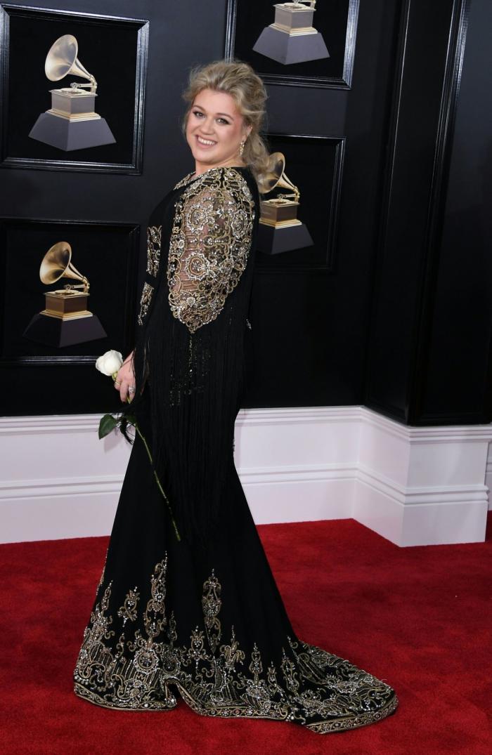 Lorde cosió su reivindicación contra el acoso a su vestido de los Grammy