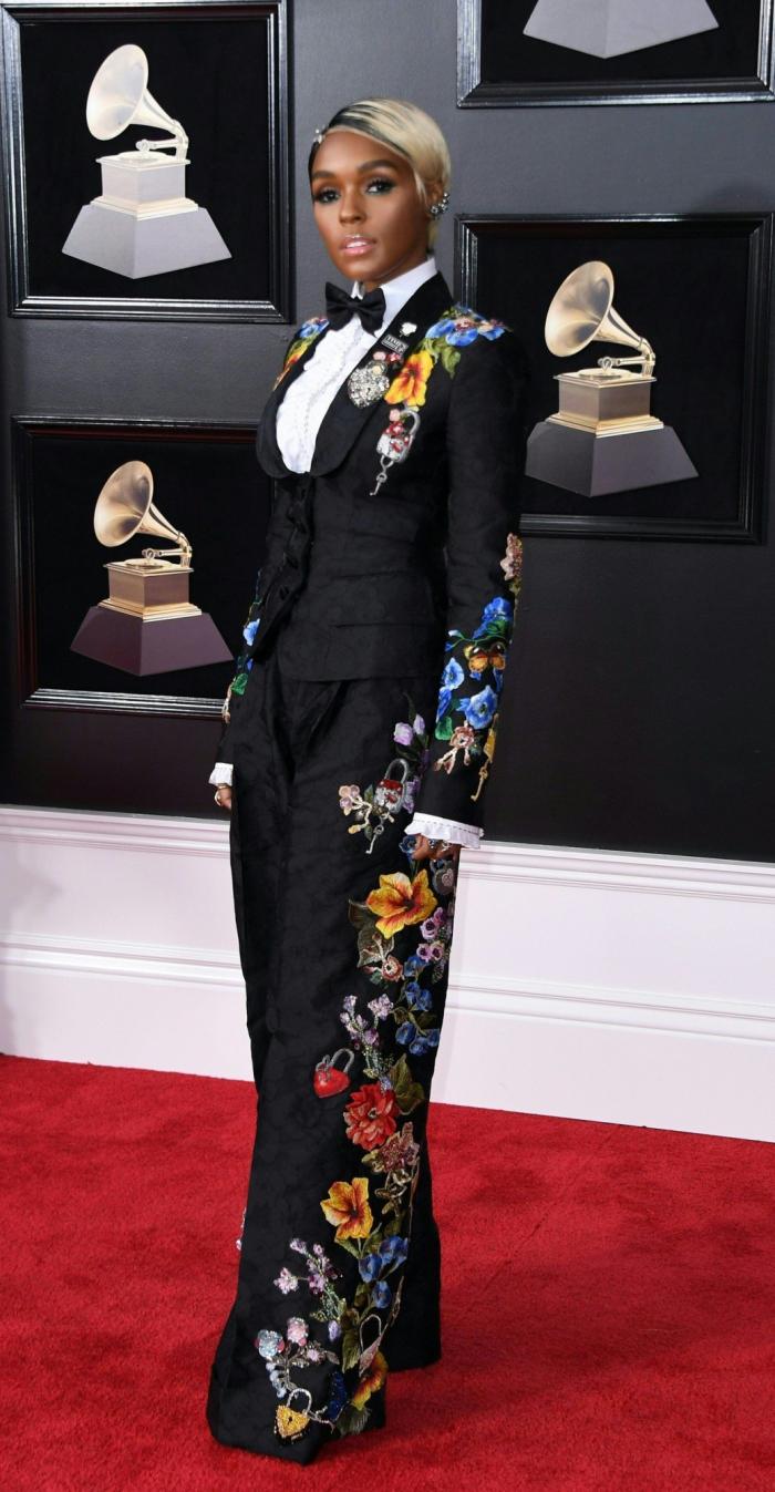 Lorde cosió su reivindicación contra el acoso a su vestido de los Grammy