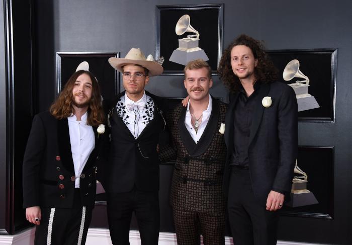 Lorde cosió su reivindicación contra el acoso a su vestido de los Grammy