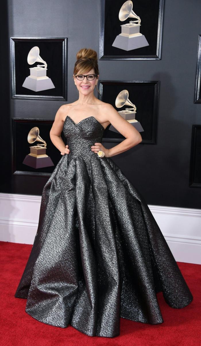 Lorde cosió su reivindicación contra el acoso a su vestido de los Grammy