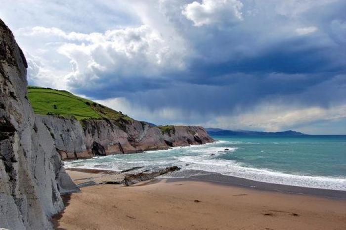 Diez grandes acantilados: paredes verticales para sentir el vacío (FOTOS)