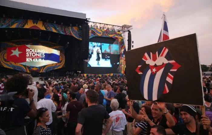 Taburete se dirige a los "tontos de Twitter" y se lía buena